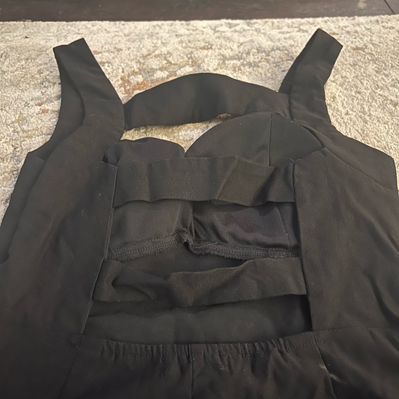 Black fitted LE Chateau midi dress. Size small - Picture 3 of 6